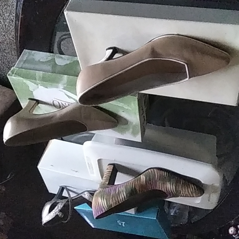 PUMPS